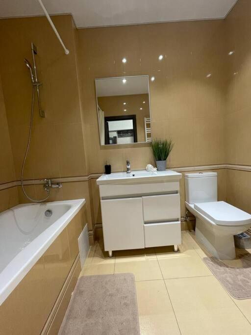 Sky House Premium Apartment In City Center Chisinau Bagian luar foto